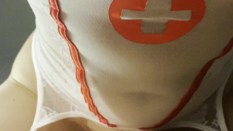 gabriellablows: Suster sange ini lagi asik ngentot mulut dan memeknya habis-habisan...