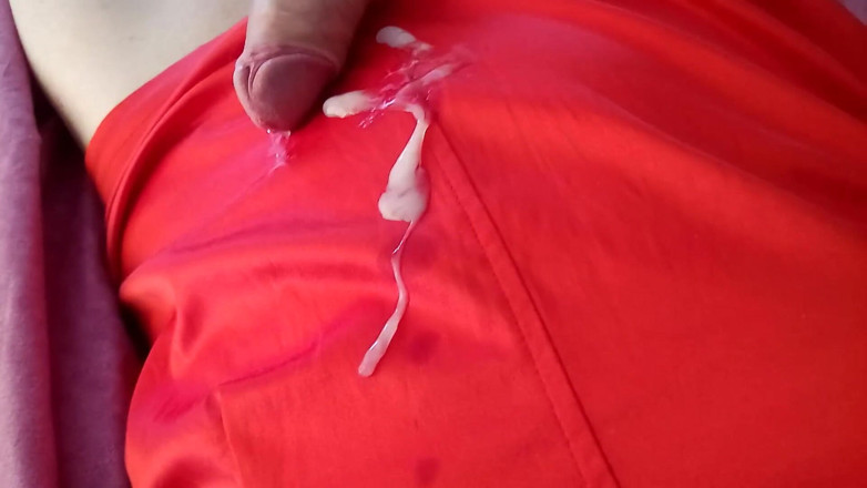 Leatransteen: Cum in red satin