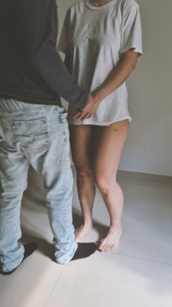 Branquinha De Leite: Kemeja besar, celana dalam off - blowjob ruang tamu dan bersetubuh...