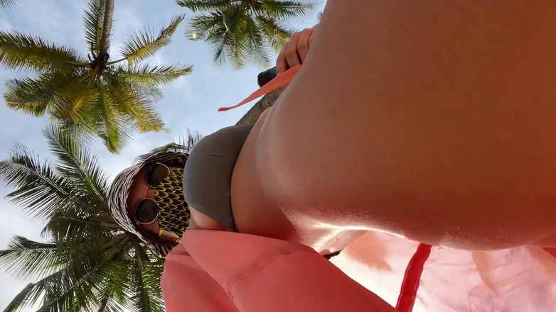 Batty Lux: Ich gehe ohne Unterwäsche