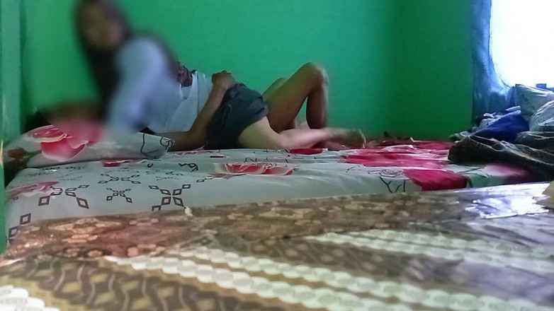 Famly sex: 자신의 교사 방에서 히잡을 쓴 바이럴 학생