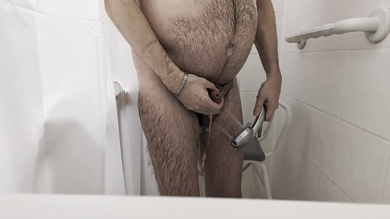 Cj43: シャワーを浴びながら体を見せる