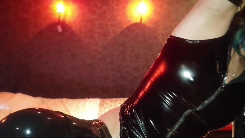 Latex_AI: Sex v latexových šatech, boty na vysokých podpatcích, dlouhé rukavice