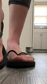 Flip flop -modellering och dinglande naturliga tår