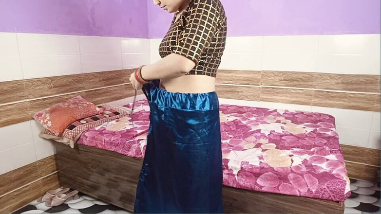 Pyaripooja22: Desi bhabhi sedang berpakaian