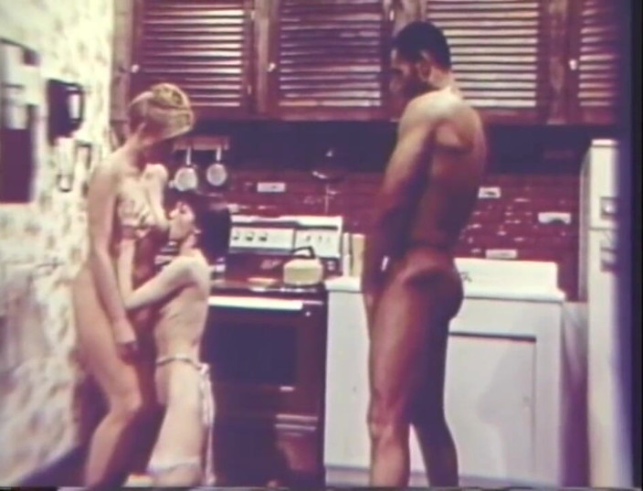 Vintage Usa: Sexy vintage slut takes the cock!