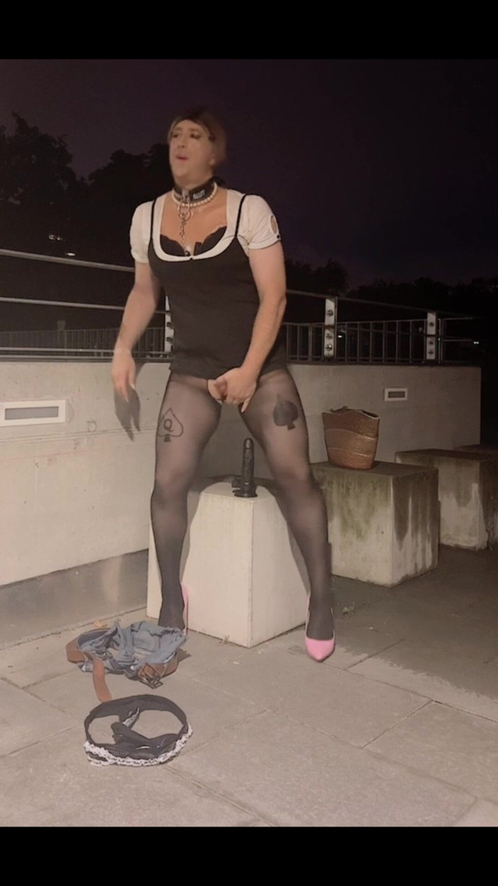 SissyDaniella: Sissy draußen muschi und arsch gefickt und dildo gefickt