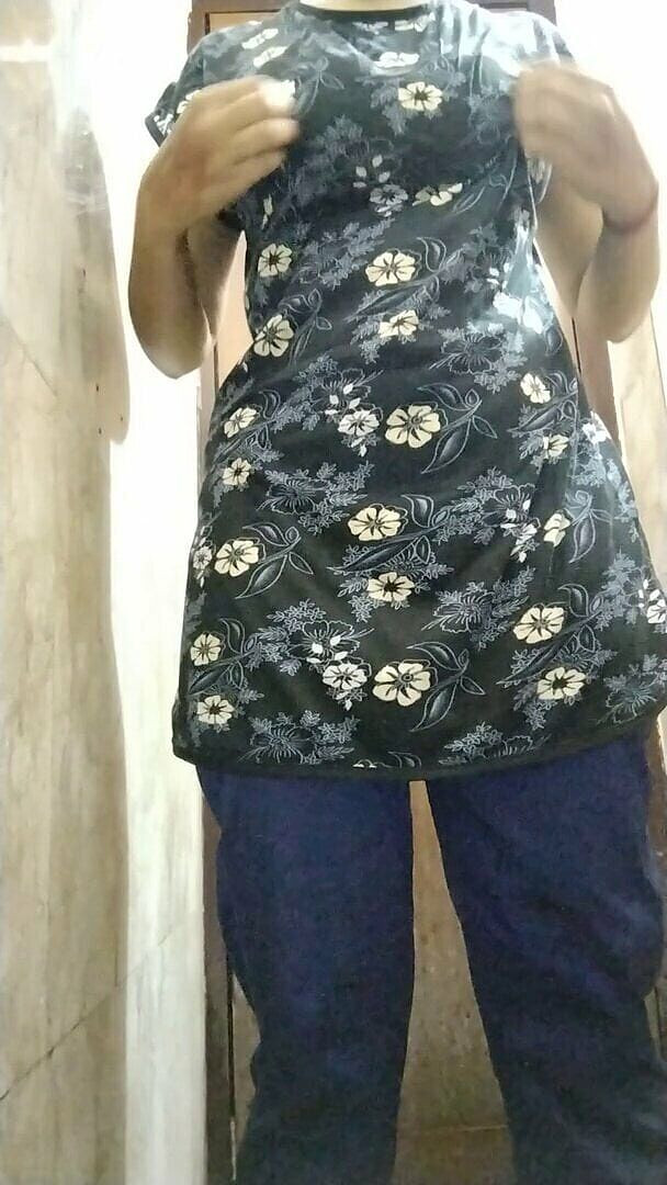 Riyathakur: Indická Riya Thakur se koupe po vysoké škole