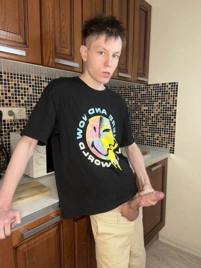 Morflot24: युवा ट्विंक की जोरदार वीर्य की खुशी