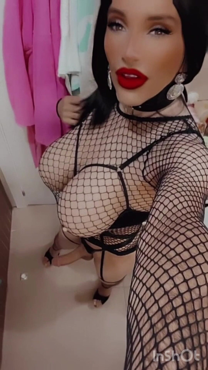 Sissy Slut Brianna: Kafanı Annenin Kucağına Koy ve Sus... Her şeyi halledeceğim, ta ki...