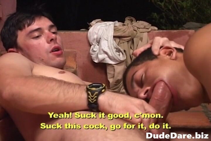 DudeDare: Розпусного солдата відтрахали в рот і дупу в тріо