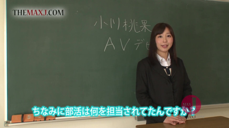 Asian happy ending: Asian chick shows of her hairy pussy in the classroom
