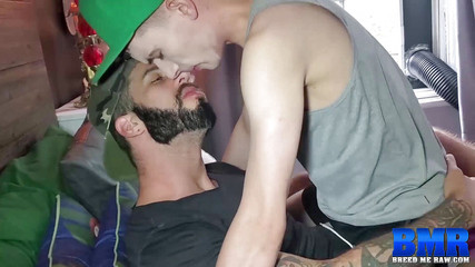 Breed Me Raw: Breedmeraw - romeo davis tatuado hace un lindo twink a pelo