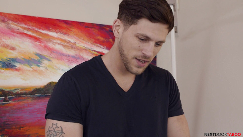 Next Door Studios: Тугу дупу зведеного брата відтрахали і кінчили на обличчя, поки батьки пішли - nextdoortaboo