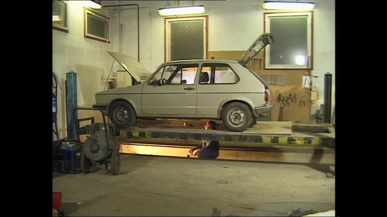 MMV films - The Original: Deux MILF à forte poitrine se lèchent la chatte et pisse...