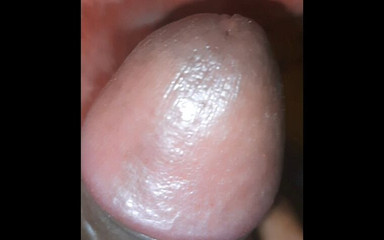 Lubina45: 一个男人在自己的卧室里通过自我刺激来满足他的欲望。