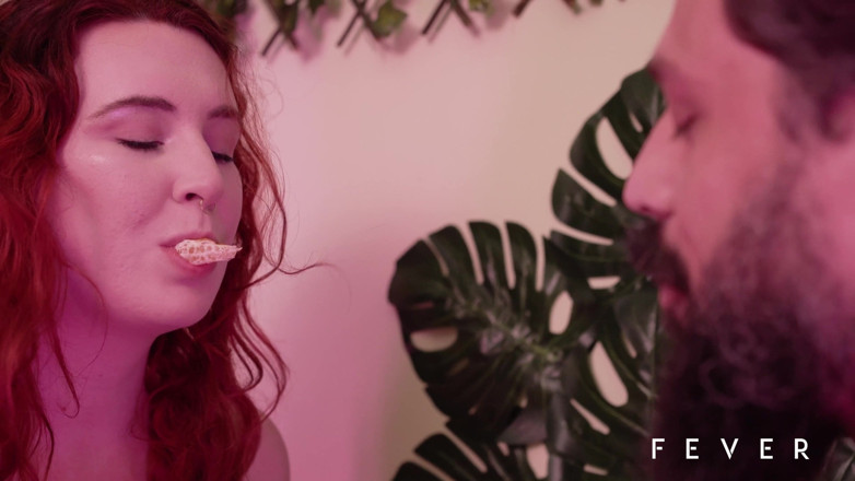 Fever Films: POTRAVINOVÉ PORNO - sexy zrzka šuká s ovocem, zeleninou a zralým mužem