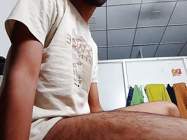 sexy_series: Bărbat sexy gol și vrea să se dezbracă