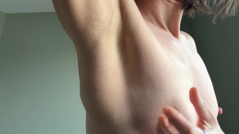 Ms_Emmy_Lynn: Close-up Hollow Shaved Armpits with Small Tits