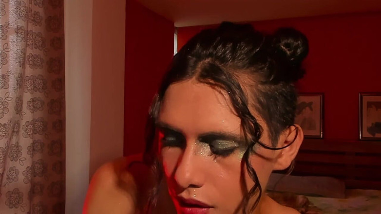 Artesensual: Nádherná femboy s krásným obličejem a jemným tělem, její make-up...