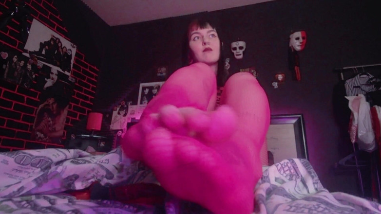 MessalinaHorror: Ripoff pink fishnets si gadis seksi emo