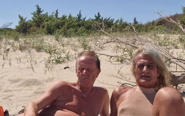 Gigi and David: Çıplaklar plajı stripchat seks gösterisi gigindave transeksüel kız arkadaş halka...