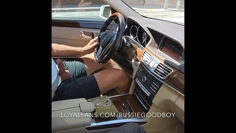 Russie Goodboy: Nyepong kontol besar ayah tiri jay taylor di dalam mobil...