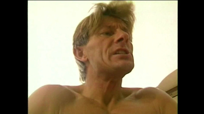 Dark Holes: 一个毛茸茸的阴户和一个紧致的菊花被克里斯托夫克拉克的大鸡巴狠操