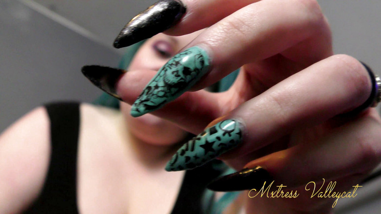 Mxtress Valleycat: Envoûté par mes longs ongles
