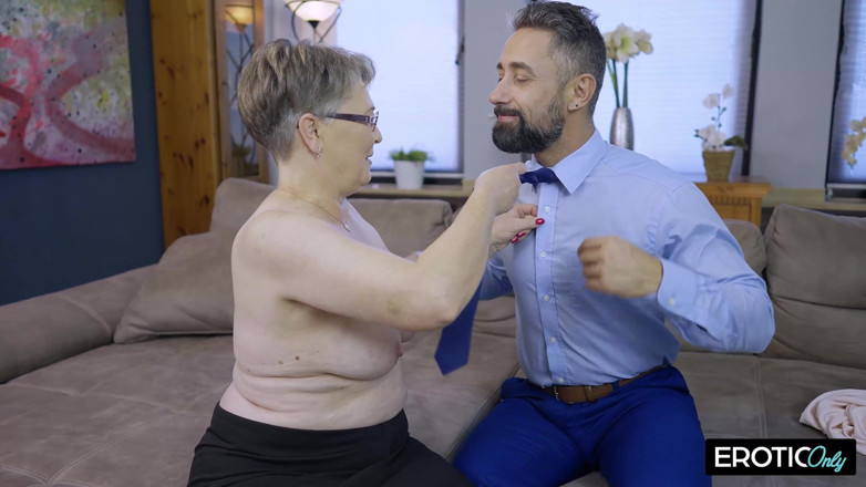 MILFFreaksX: La abuela Ilse es tan sexy como una joven de 20...