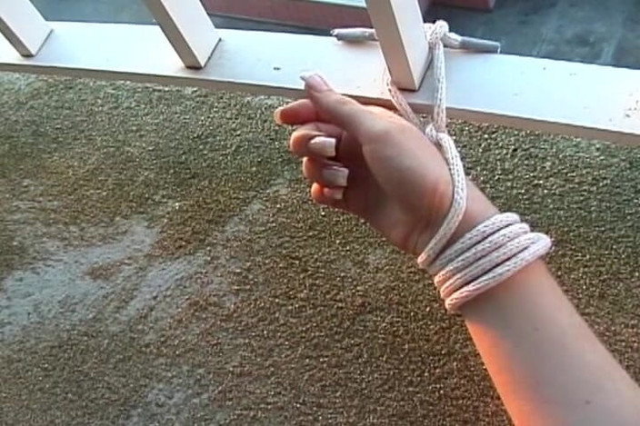 NM fetish femdom videos by Princess Nikki Cruel: 丰满女郎被她的主人取悦