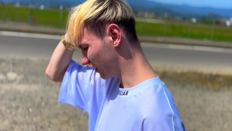 Nick Lewis: Memujuk seorang lelaki lurus untuk memberi di pantai