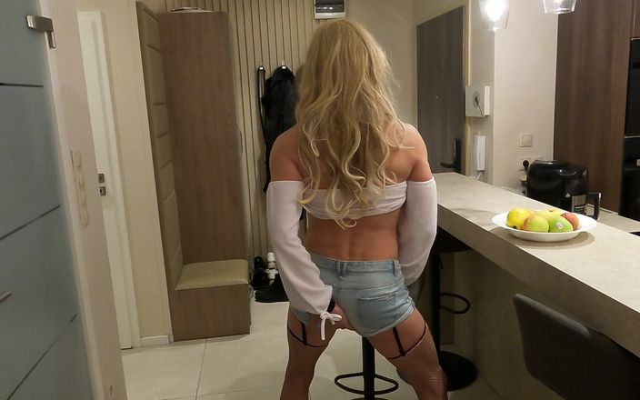 Trixy Sissy Babe: Trixy po prostu pokazuje swoje korzyści ...