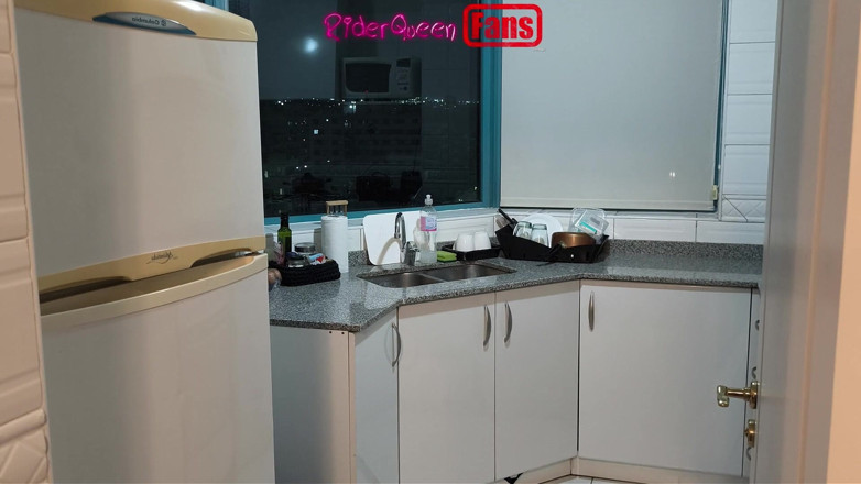 Riderqueen: Sexy Stepmom in Kitchen - Video for Fans