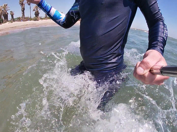 Cool Body: Серфер отримує ерекцію в своїй лайкрі для задоволення народу