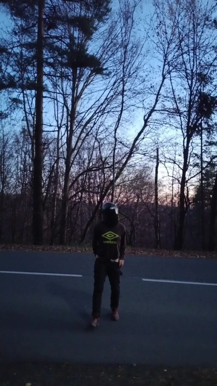 kickerscooter: Sono stata sorpresa a masturbarmi in pubblico da uno sconosciuto