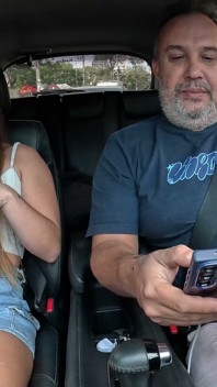 Estela Silva, von Minas Gerais, bekommt es gerade in den arsch, während sie eine Fahrt macht
