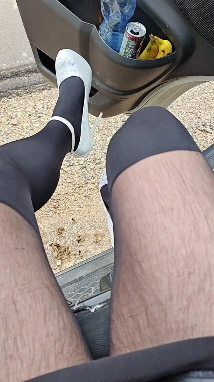 Stockings boy: โชว์ถุงน่องส้นสูง