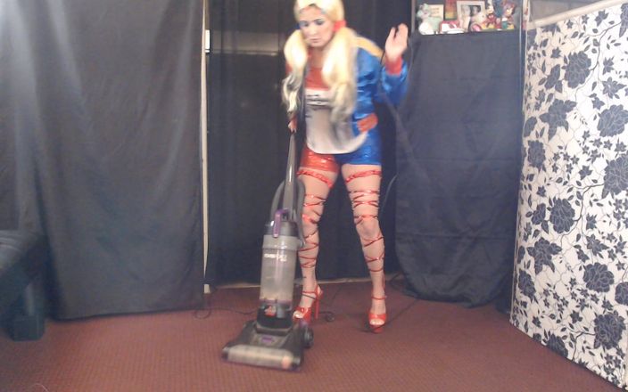 TLC 1992: Harley Quinn slut vacuuming