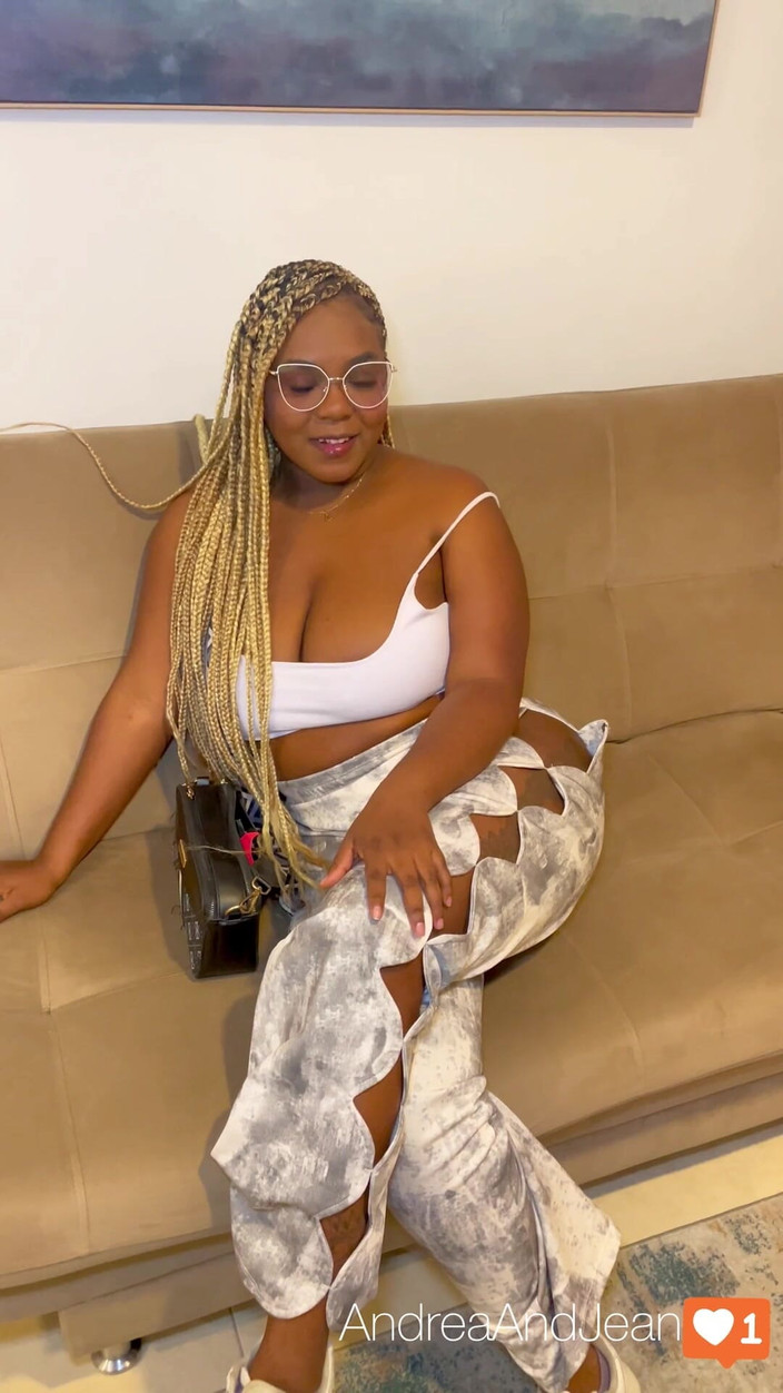 AndreaAndJean: Prima întâlnire de pe Tinder - am ajuns să ne futem! în apartamentul...