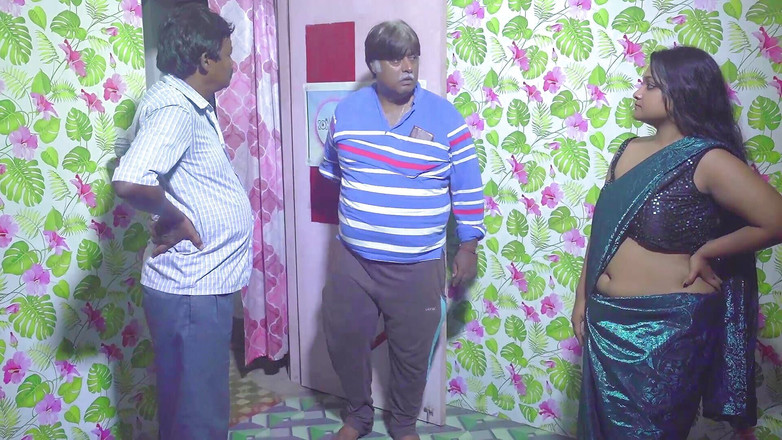 BIREA: Desi Indische Ruma Boudi met grote borsten neukte met haar...