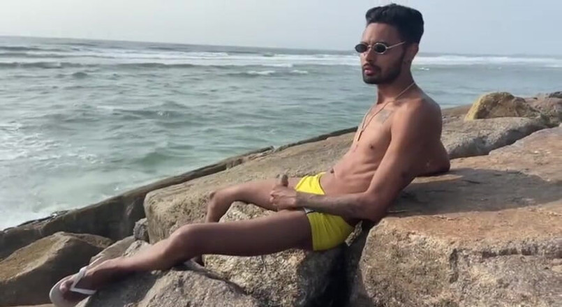 arabeputo: Magrelo do pau grande punheta trên bãi biển