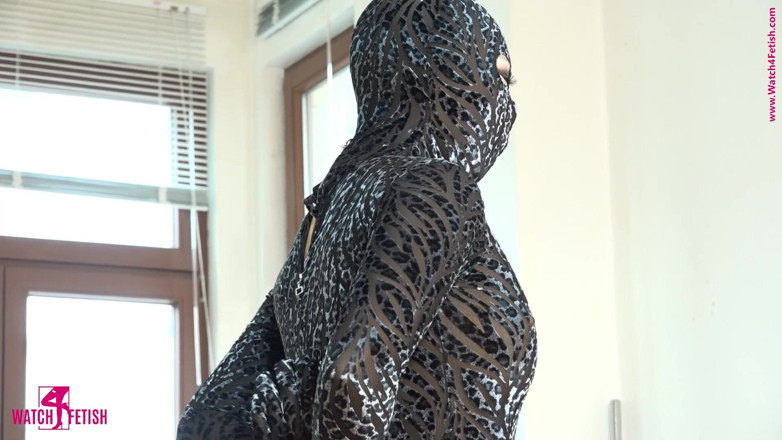 Fem Latex: Latihan olahraga dengan lateks dan zentai