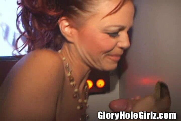 Glory Hole Girlz: Vegas Showbitch Geezer Siyah Penis Emiyor Ve Daha Fazla Duvar...