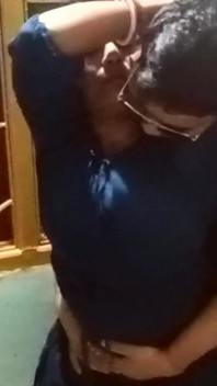 Bhabhi kampung benggali yang suci blowjob keras dengan teman lelaki berkongkek tegar dengan video zakar besar