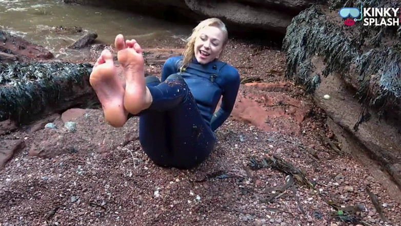 UKCuteGirl Lucy Lauren: Salty Wetsuit Toe Sucking Slut