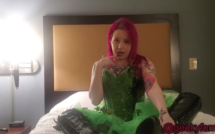 Geeky Femdom: Poison Ivy dominuje Robina