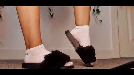 Holly Kitten: मेरे चुदाई पैरों की पूजा करो!