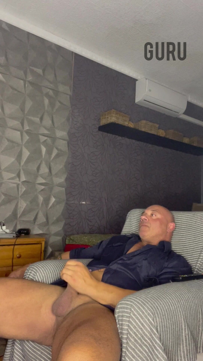 Mr. Guru: 在家里手淫，我喜欢这件衬衫