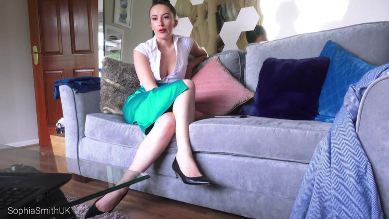 SophiaSmithUK: Shoe tease barefoot cuck